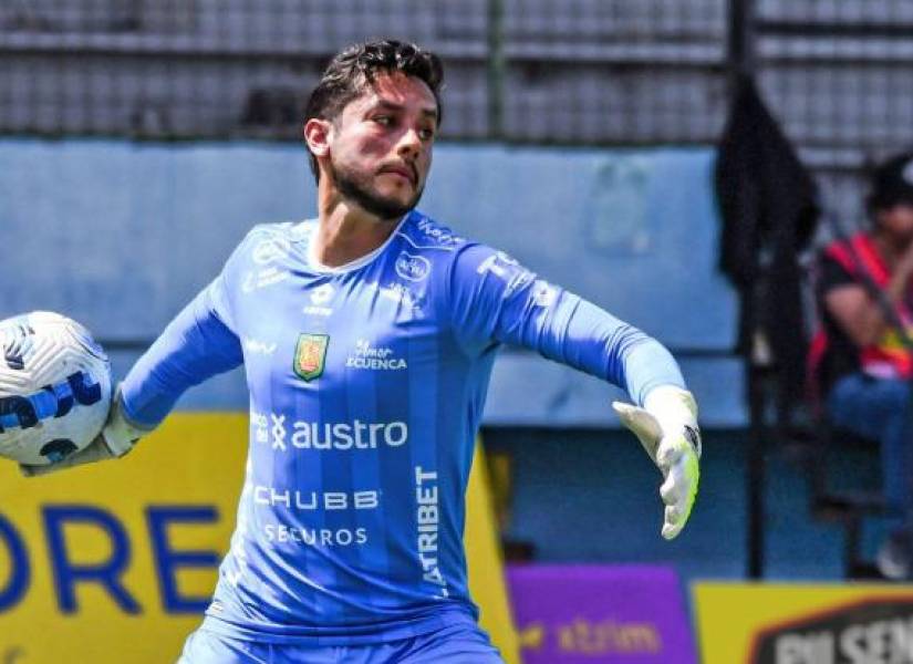 Hamilton Piedra en un partido con el Deportivo Cuenca