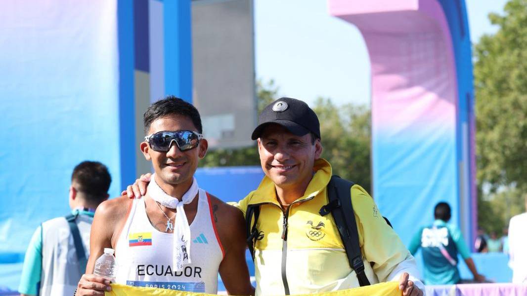 Jefferson Pérez felicitó con histórico abrazo a Daniel Pintado tras ganar su medalla de oro