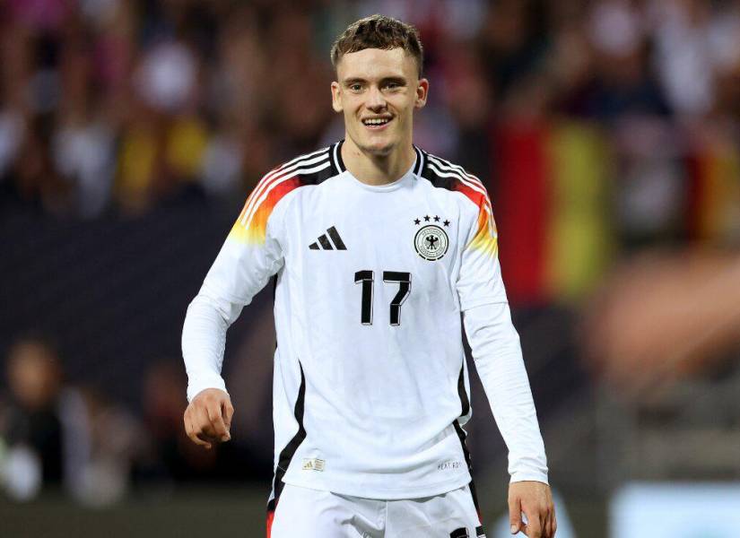 Florian Wirtz en un partido con la Selección de Alemania