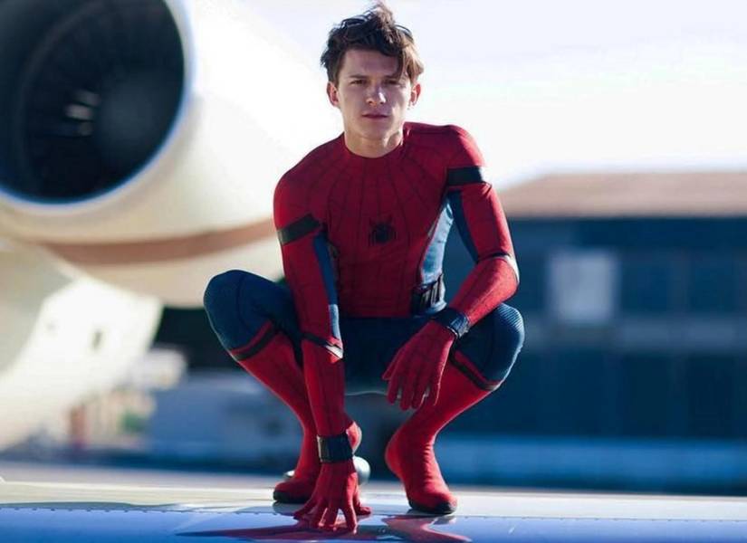 Tom Holland como Peter Parker/Spider-Man.