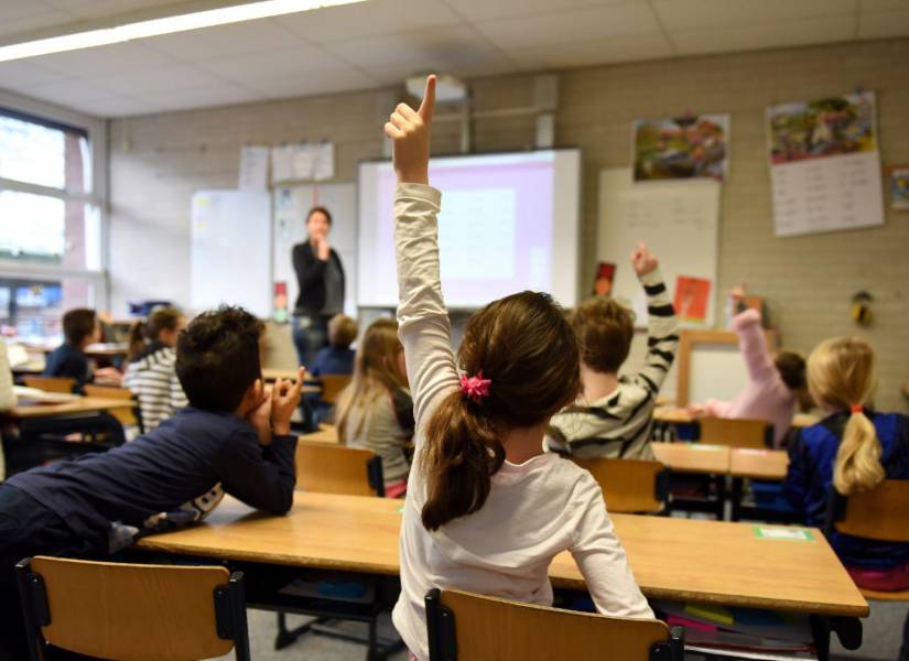 Imagen referencial: Niños participando en una clase de la escuela.