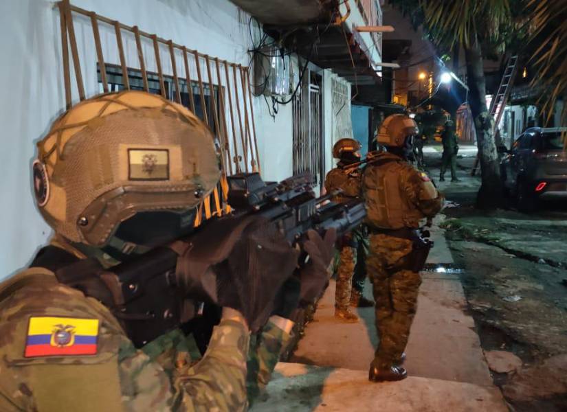 Militares realizan operativos en sectores conflictivos de Durán.