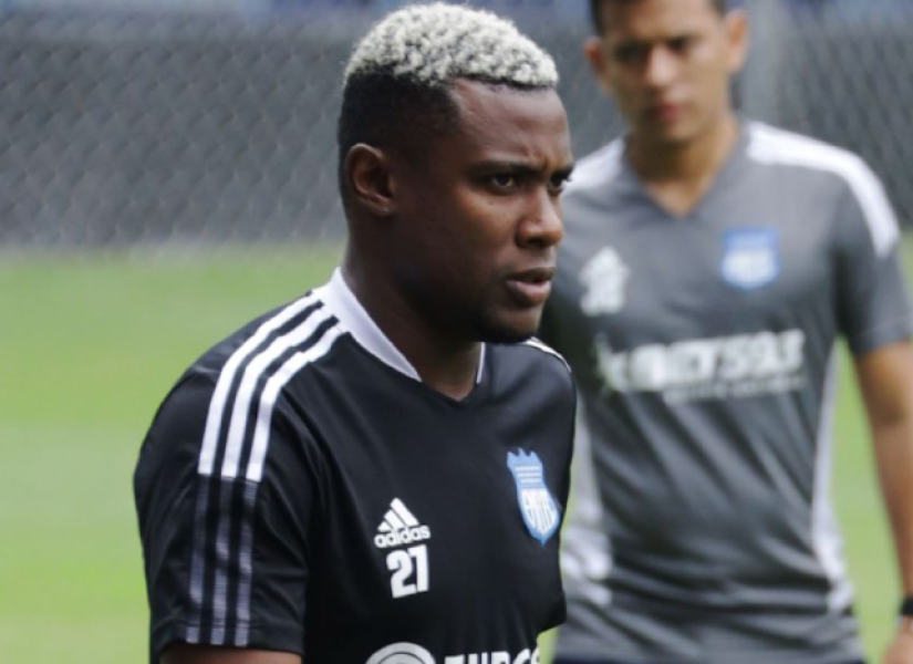 El exfutbolista Marcos Caicedo en un entrenamiento con Emelec