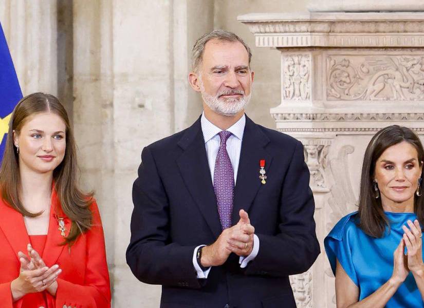 Fotografía de la Reina Letizia, El Rey Felipe VI y la princesa Leonor