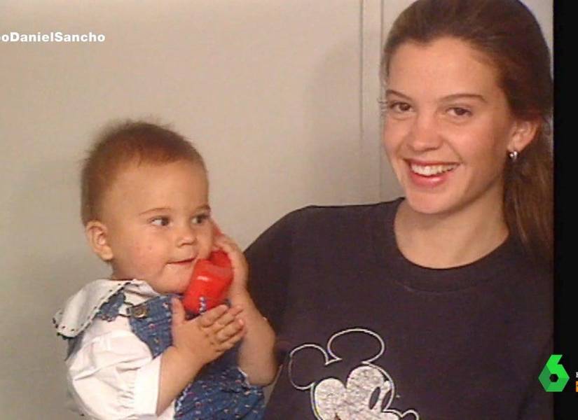 Imagen de archivo, Silvia Bronchalo y su hijo, Daniel Sancho, cuando era un bebé.