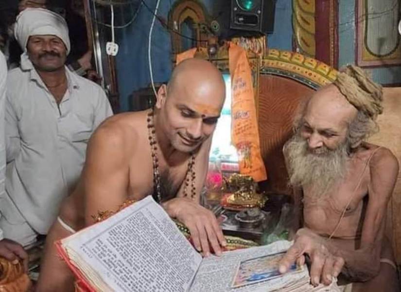 Siyaram Baba junto a otro Dada Guru.