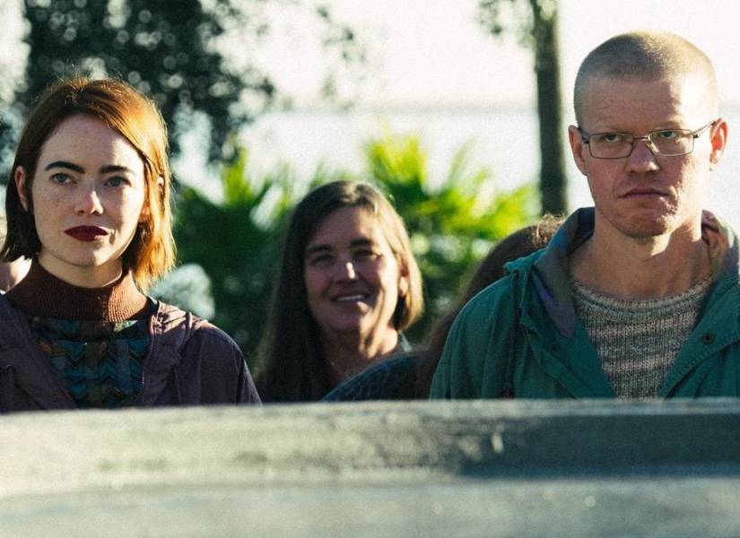 Emma Stone y Jesse Plemons en Tipos de gentileza.