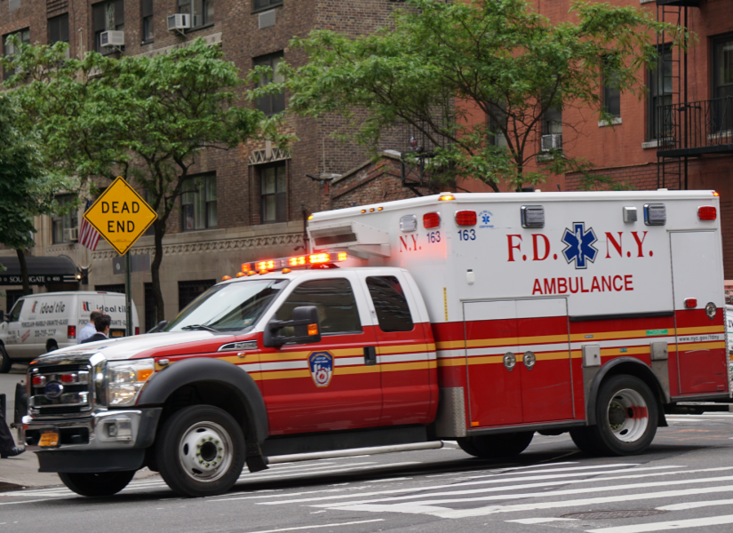 Foto referencial de las ambulancias en el lugar del incidente