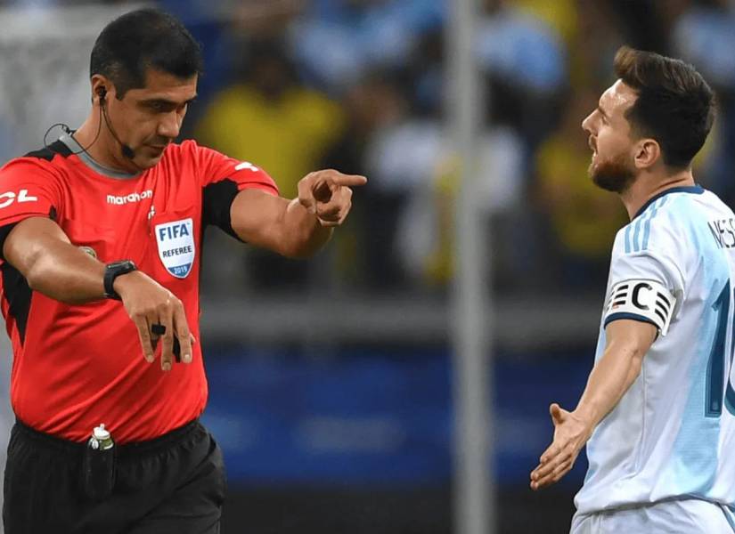 El árbitro ecuatoriano, Roddy Zambrano, dirigió aquella semifinal en la Copa América 2019.