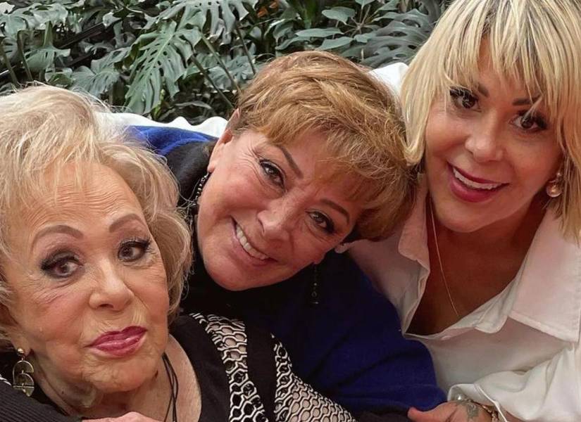 Pinal y sus hijas, Alejandra Guzmán y Sylvia Pasquel.