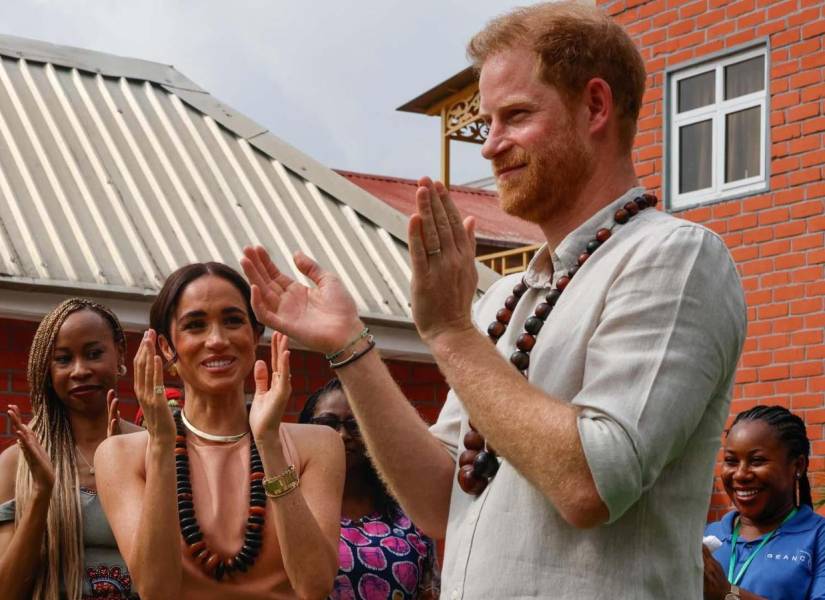 Fotografía del príncipe Harry junto a su esposa Megan Markle