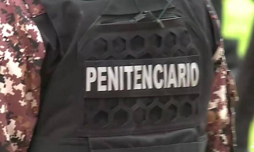 Imagen del chaleco de un agente penitenciario, tomada en Quito.