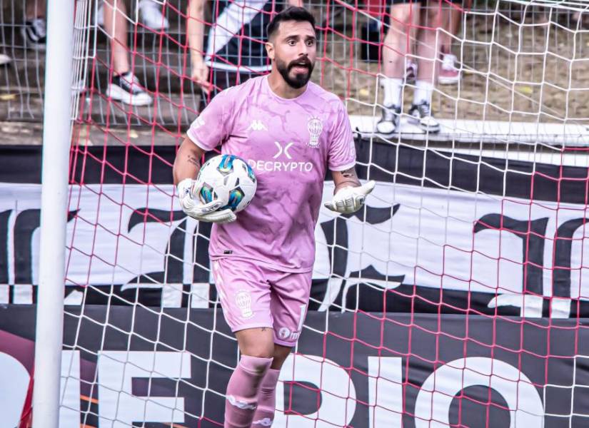 Hernán Galíndez se encuentra tapando en el Huracán de Argentina.