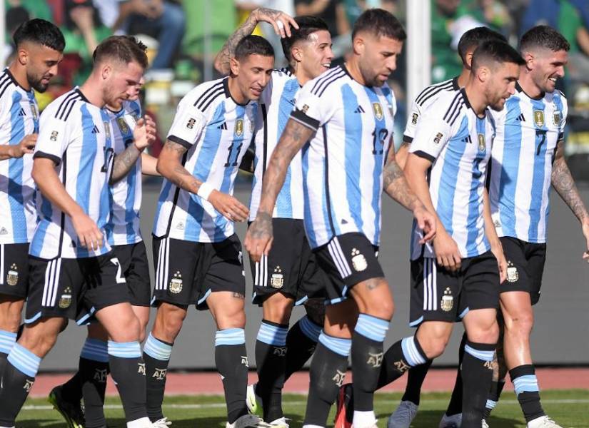 La selección de Argentina convocó 29 jugadores para enfrentar a Ecuador.
