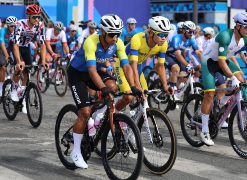 Jhonatan Narváez durante la prueba de ruta en París 2024