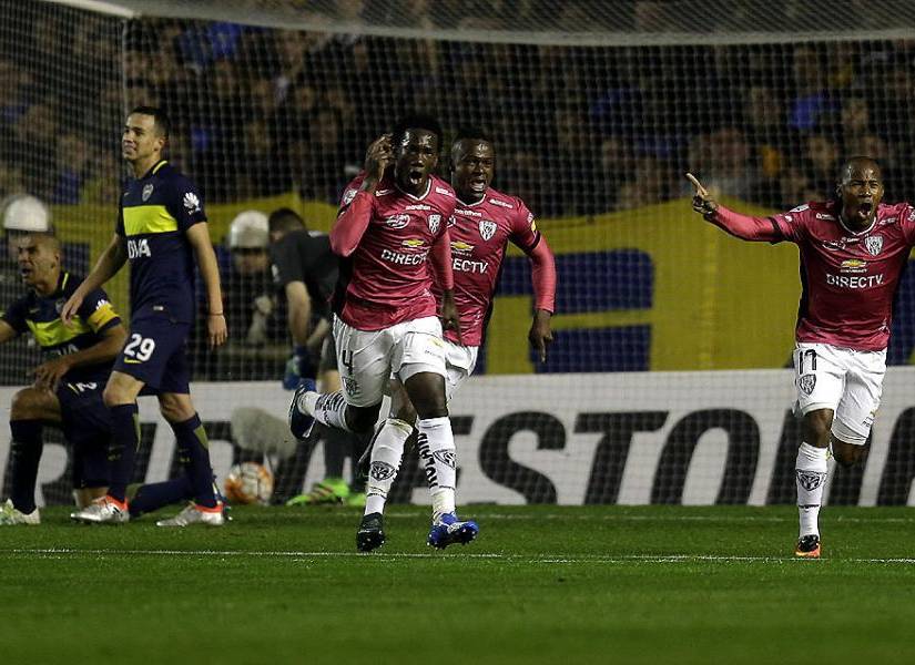 El Kunty Caicedo celebrando su gol contra Boca en la Bombonera.