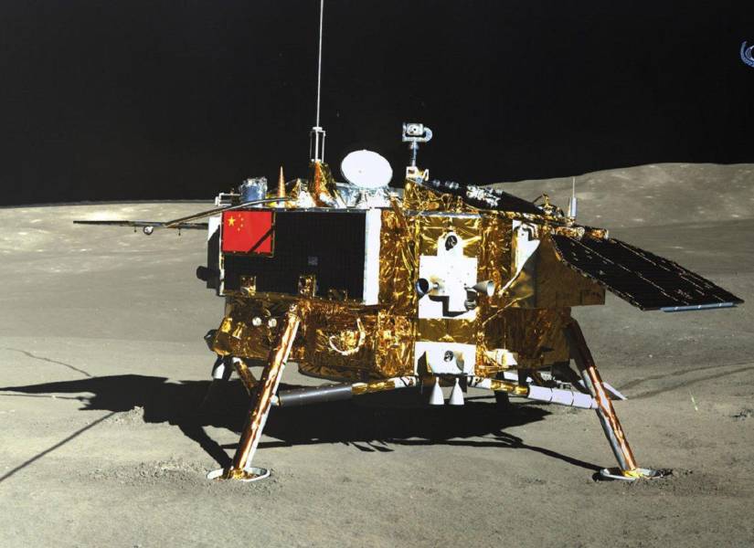 El Yutu-2 en la superficie de la Luna.