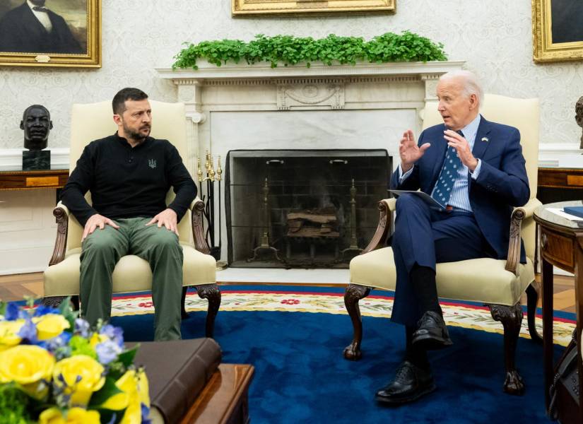 El presidente de Estados Unidos, Joe Biden, recibe en el Despacho Oval a su par ucraniano, Volodímir Zelenski.