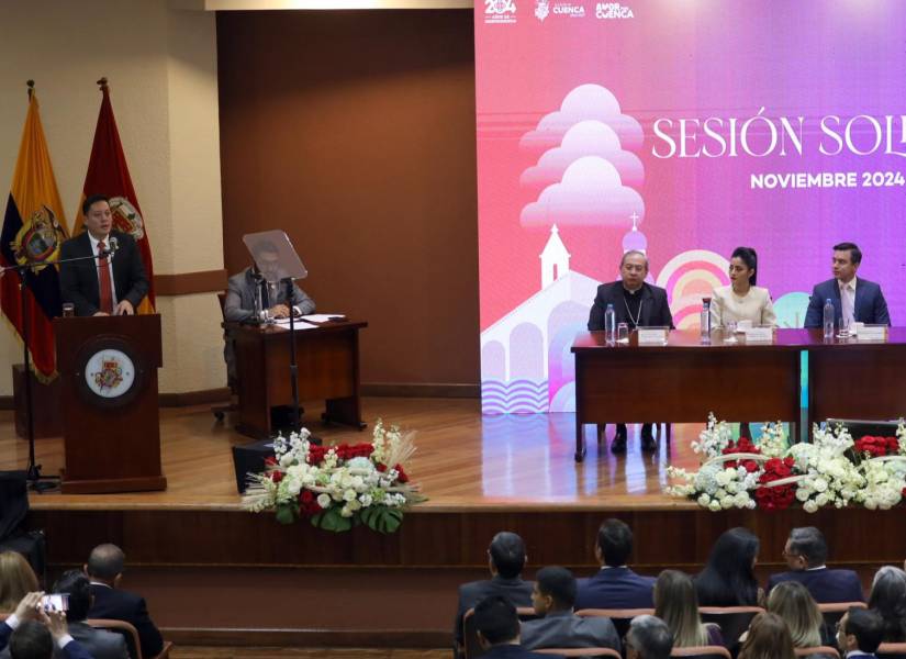 El alcalde Cristian Zamora dio un discurso durante la sesión solemne.