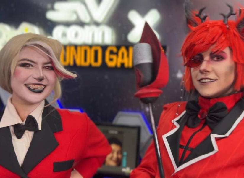 Integrantes de Dollhouse cosplay en el set de Mundo Gamer