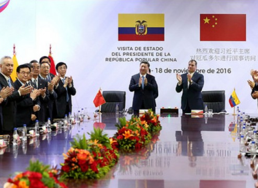 Rafael Correa participó telemáticamente en la inauguración de Coca Codo Sinclair, desde China, país que financió el proyecto.