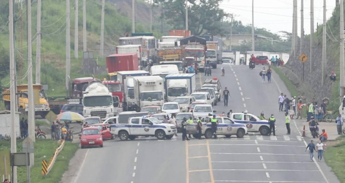 Enfrentamiento carcelario en Guayaquil, provocó caos vehicular por varias horas
