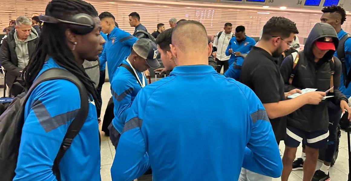 Jugadores de Liga de Quito enfrentaron a un hincha de Barcelona en el aeropuerto de Guayaquil