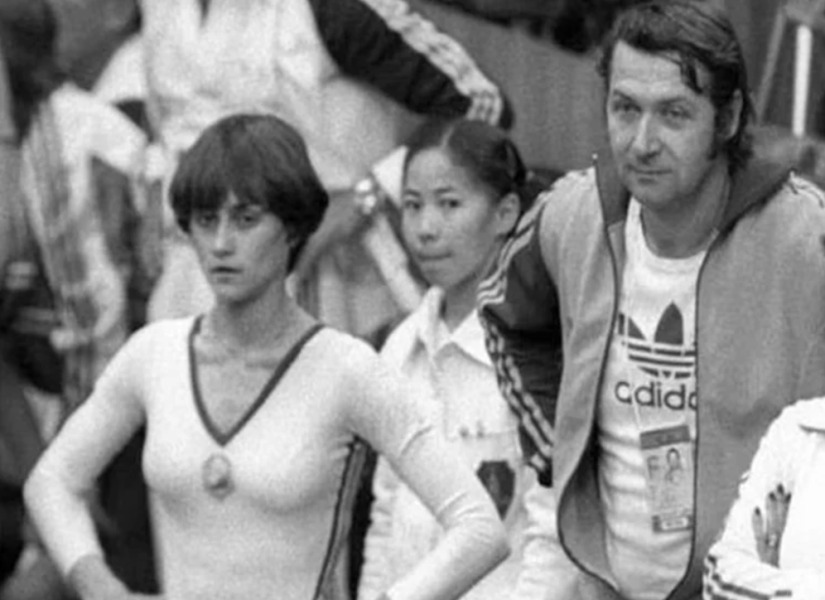 Bale Karolyi junto a Nadia Comaneci en los Juegos Olímpicos de Montreal (Canadá) en 1976.