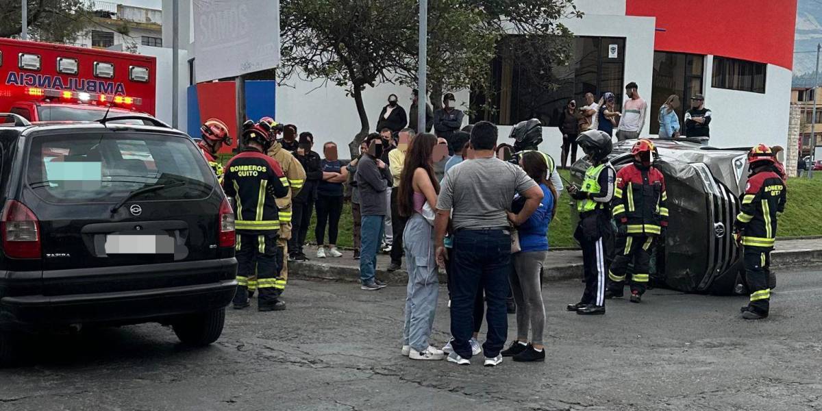 Una persona herida tras volcamiento de un vehículo en el sur de Quito