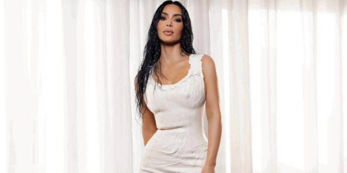 Kim Kardashian deslumbra en su cumpleaños con un vestido iridiscente de Diesel