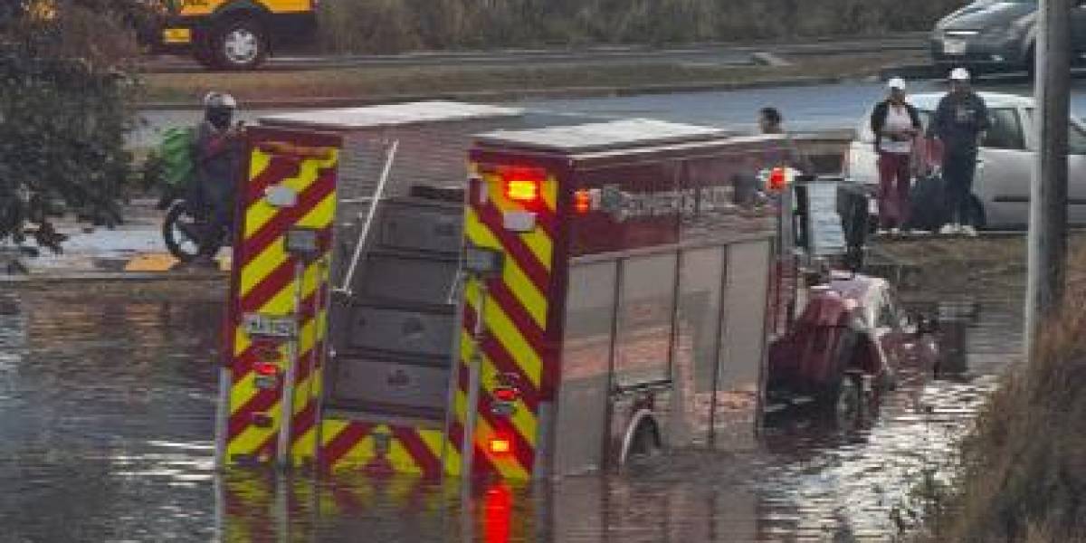 Quito: acumulación de agua de lluvias en los sectores de La Tola Grande de Tumbaco y Lumbisí