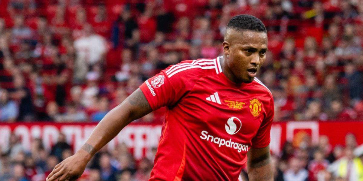 Antonio Valencia volvió a jugar con el Manchester United