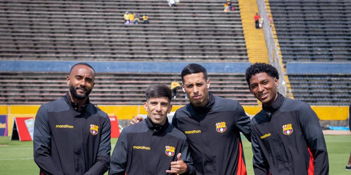 [VIDEO] Hinchas de Barcelona SC lanzaron huevos a los jugadores antes del duelo contra El Nacional