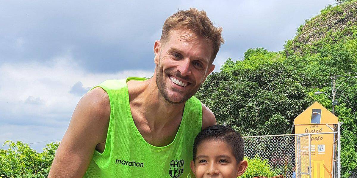 Liga Pro: Javier Burrai tuvo un lindo gesto con un niño, ¿qué le regaló?