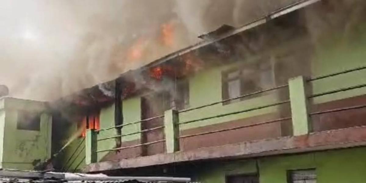 Sur de Quito: las autoridades reportaron el incendio de una vivienda de Santa Rita