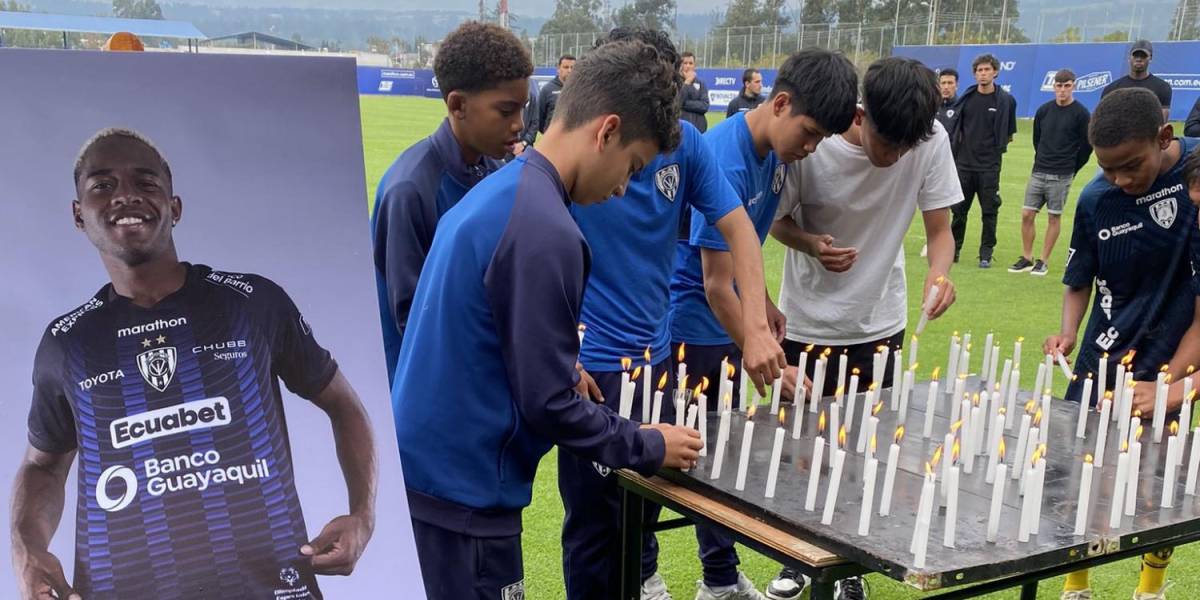 (VIDEO) Independiente del Valle realizó un homenaje a Roberto Cabezas