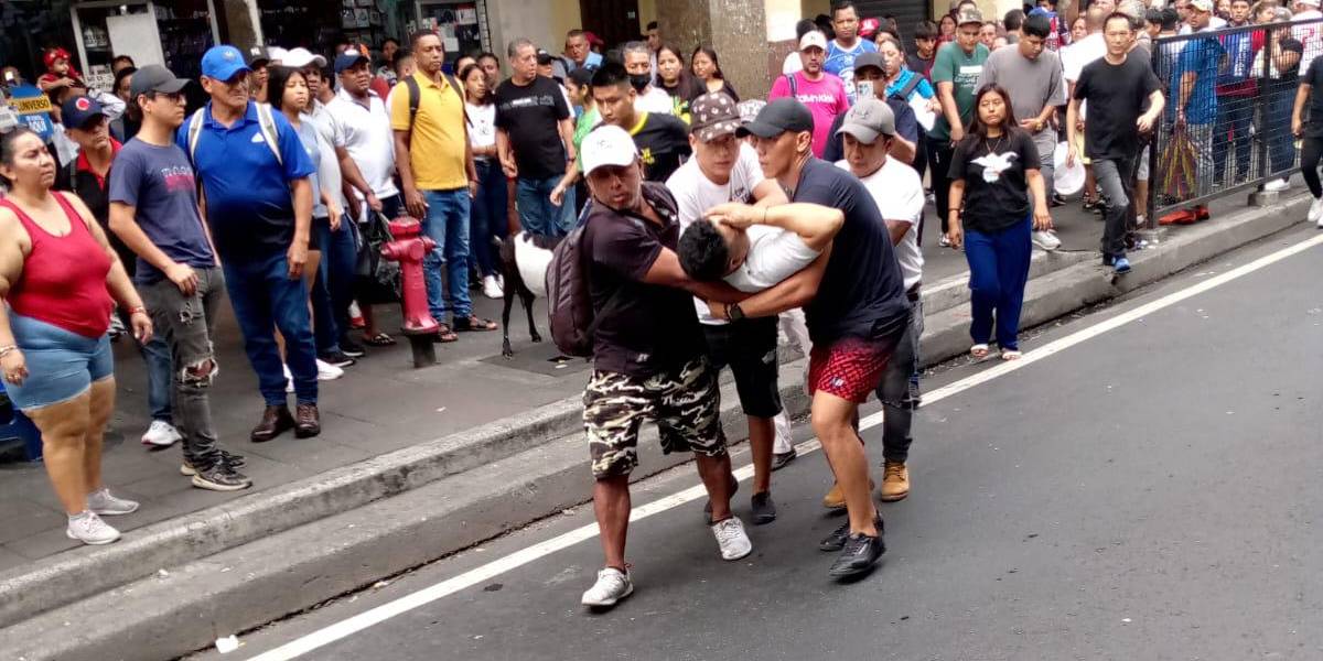 Dos comerciantes fueron baleados en la Bahía de Guayaquil