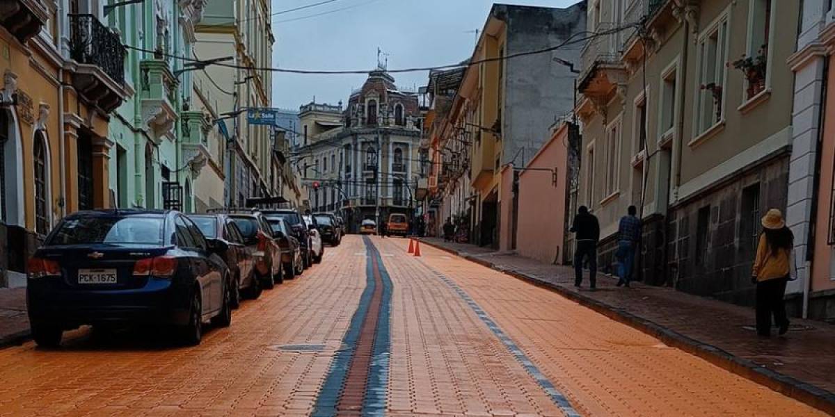 Centro Histórico de Quito: ¿por qué la calle Caldas fue pintada de color terracota?