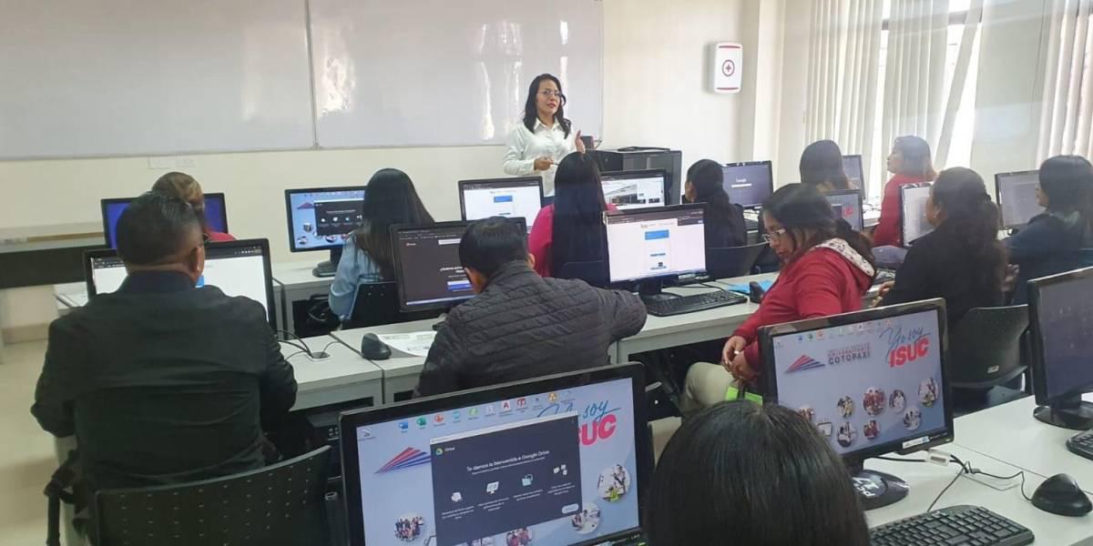 ¿Quiénes deben llenar el Registro Social para el ingreso a la universidad en Ecuador?