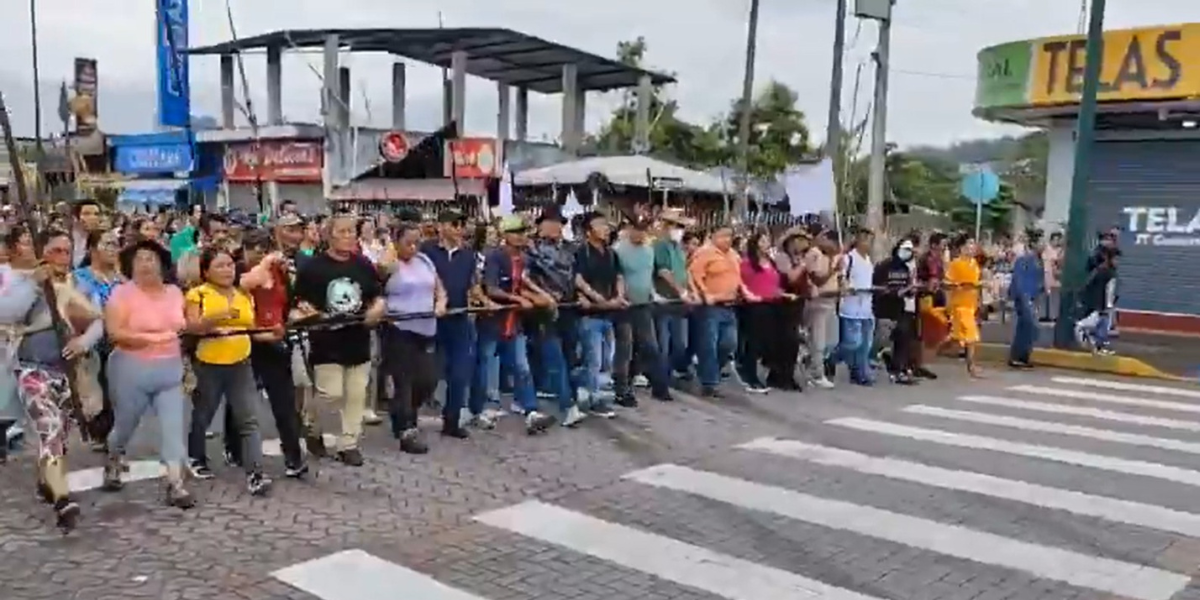 Los habitantes de Archidona marchan hacia Tena para oponerse a la construcción de una megacárcel