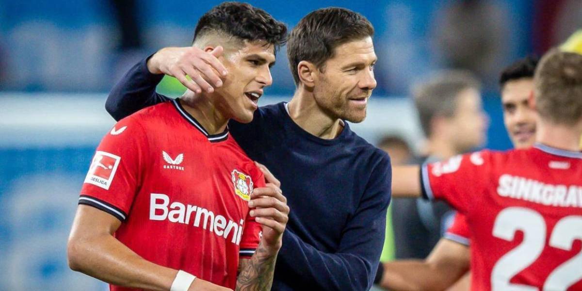 Xabi Alonso, DT de Piero Hincapié en el Bayer Leverkusen, es nominado al mejor estratega del año en la ceremonia del Balón de Oro