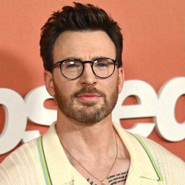 Chris Evans fala sobre seu casamento com Alba Baptista pela primeira vez