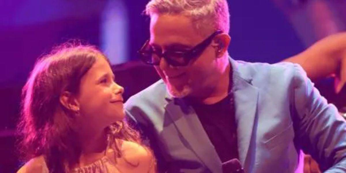 Alejandro Sanz subió a su hija al escenario para celebrar su cumpleaños, sin saber que él terminaría emocionado por lo que hizo