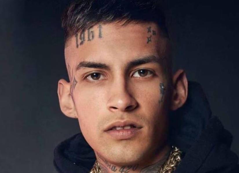 L-Gante, cuyo nombre real es Elián Ángel Valenzuela, es un cantante argentino de cumbia 420 que saltó a la fama por su estilo único y sus letras que reflejan la realidad de los jóvenes de los barrios.