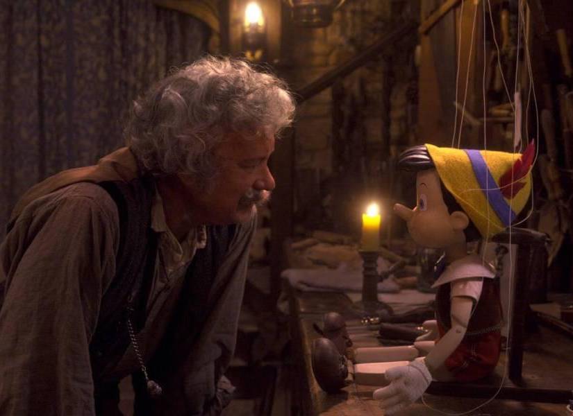 Una escena de Pinocho con Tom Hanks como Gepetto.