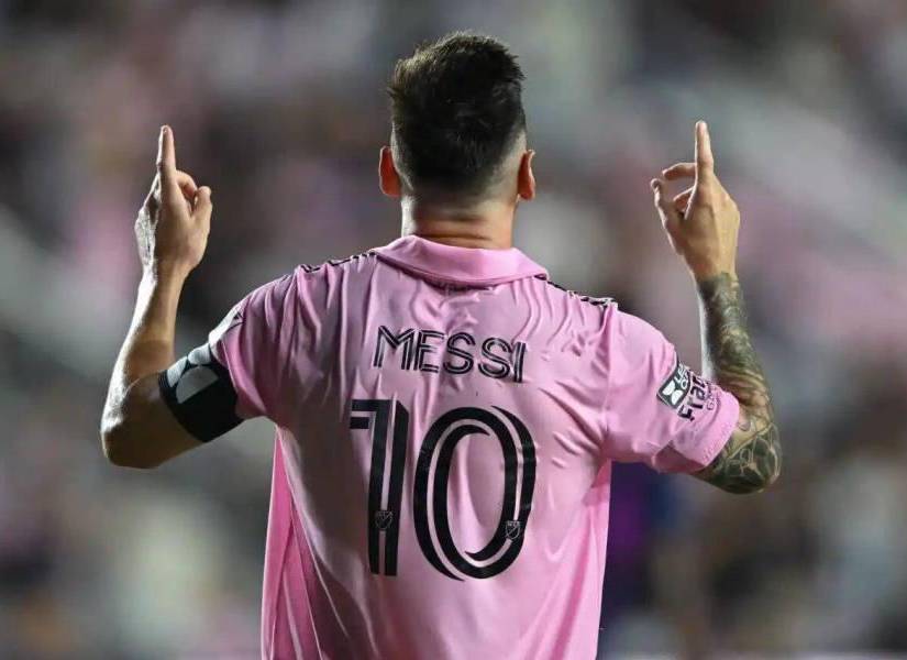 Lionel Messi, futbolista argentino, fue nombrado como el deportista del año 2023 por la revista Time.