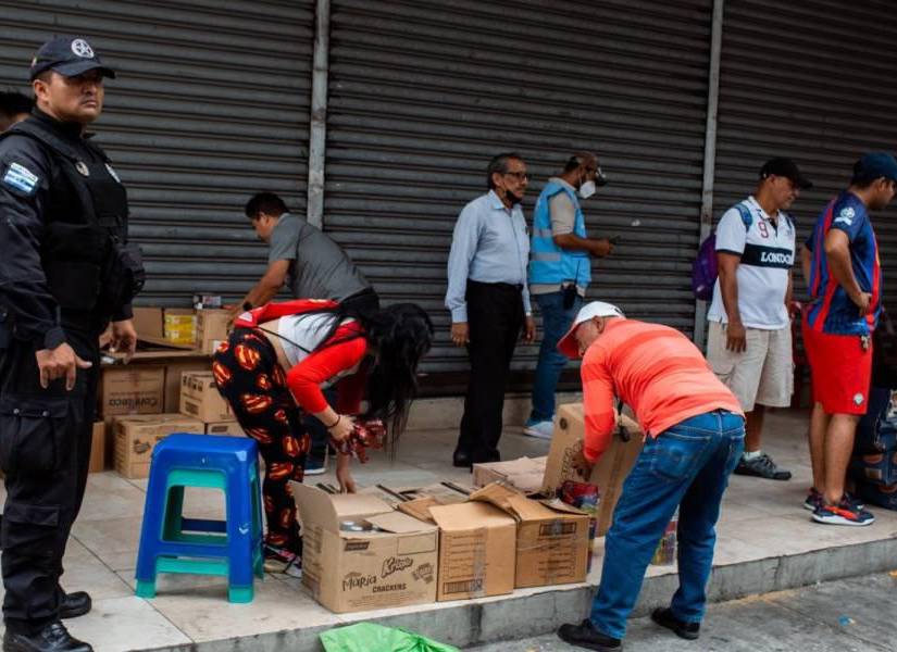 Incidente entre agentes municipales y comerciante, una problemática recurrente en Guayaquil