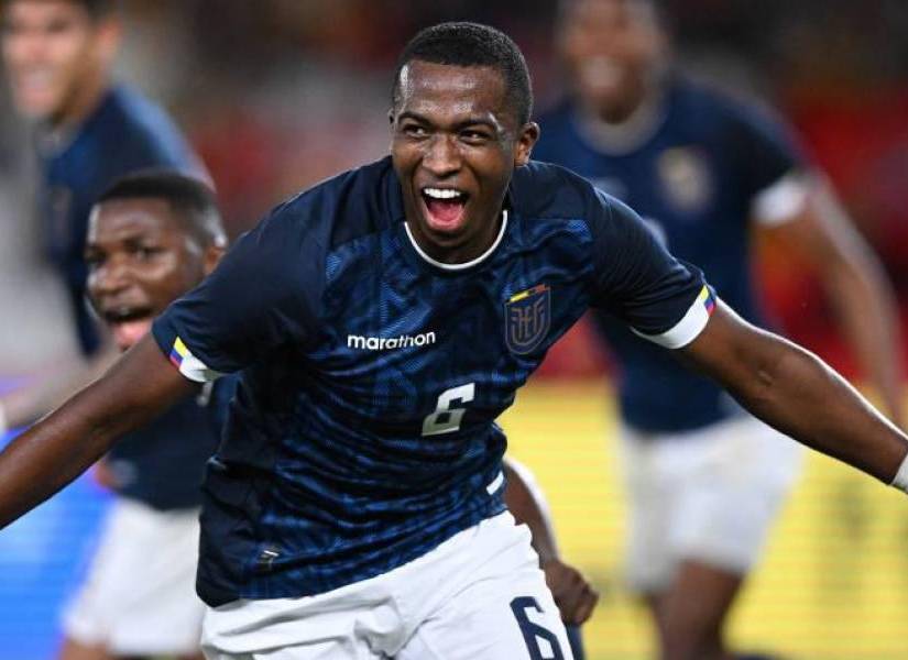 William Pacho será nuevo jugador del PSG en este 2024.