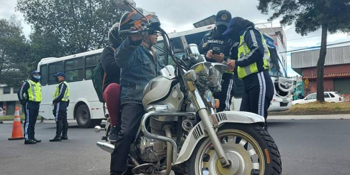 Quito | Los resultados de la ordenanza que prohíbe viajar a dos personas en una moto se evaluarán cada 6 meses