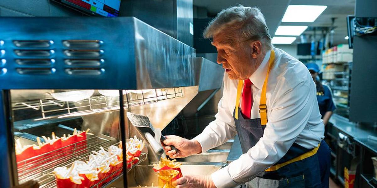 Trump cocina papas fritas en gran cadena de comida rápida